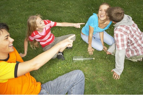 Spin-The-Bottle-Game Spin-The-Bottle-Game