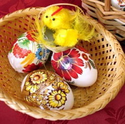 easter eggs and chicken on basket