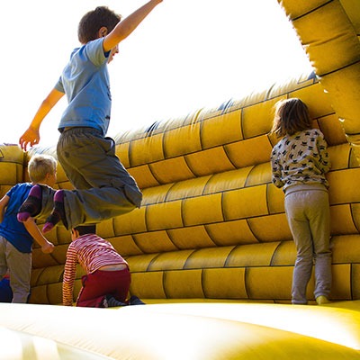 jumping-castle-game jumping-castle-game
