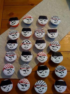 pirate-party-cupcakes pirate-party-cupcakes